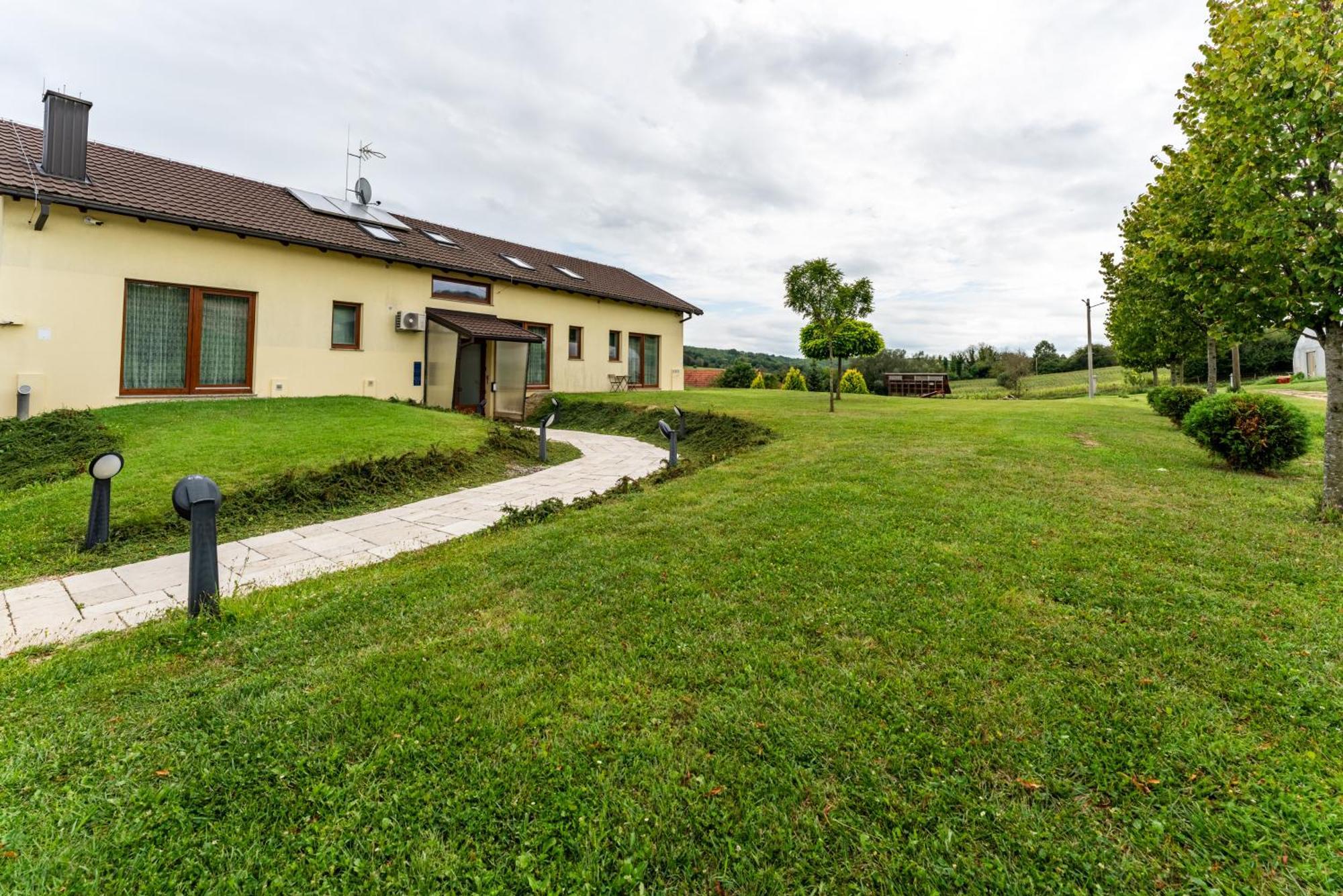 Bed&Breakfast Vinarija Coner เบียโลวาร์ ภายนอก รูปภาพ