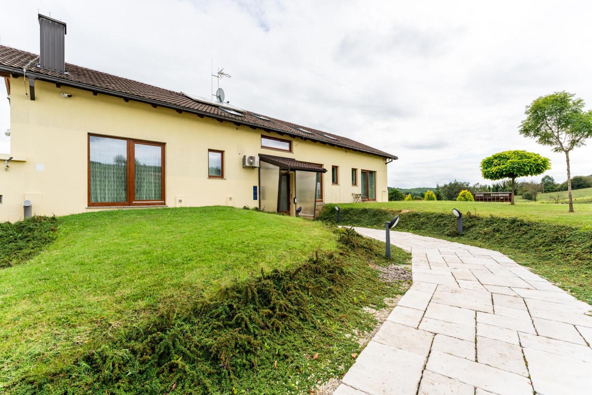 Bed&Breakfast Vinarija Coner เบียโลวาร์ ภายนอก รูปภาพ